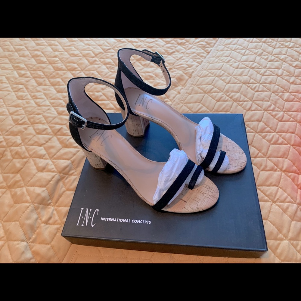 Toe ring  cork block heel ,  sz 6.5 in original box